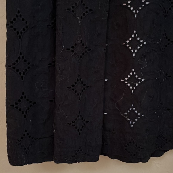 Banana Republic Factory | Eyelet pleated skirt | Black | Size 6 - Picture 3 of 6